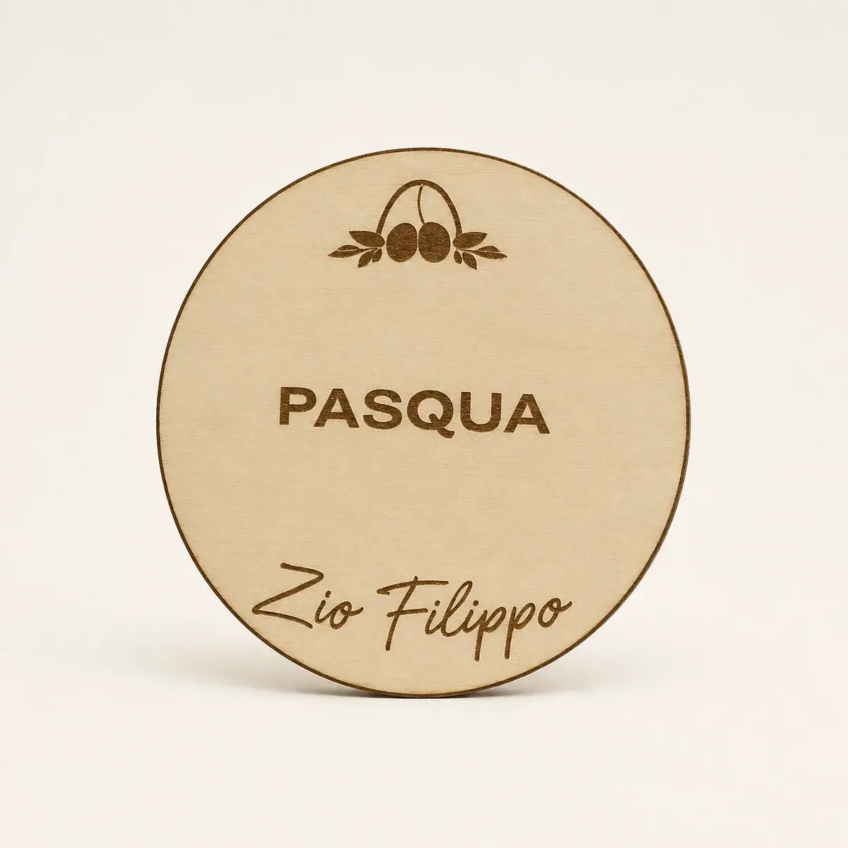 Sottobicchiere in legno personalizzato, esempio di personalizzazione su fondo chiaro